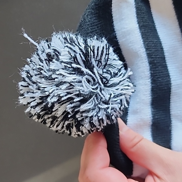 Unisex BMO/Raptors winter hat - Picture 3 of 6